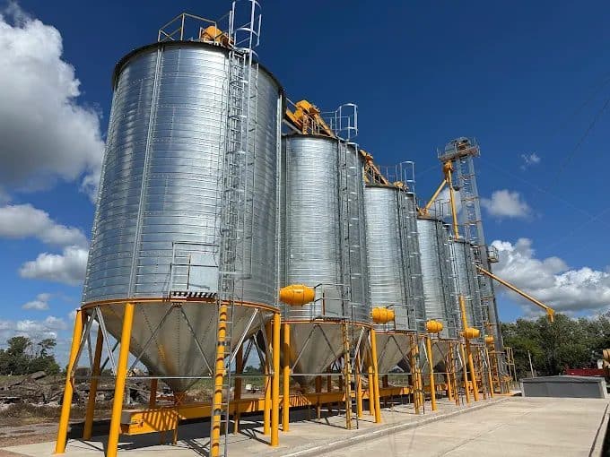 Silo de base elevada PG Metalúrgica