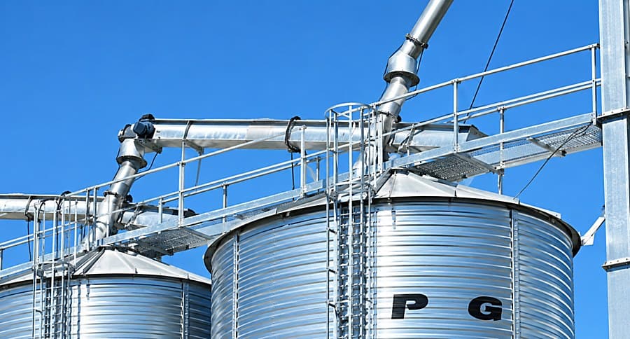 Pasarela de atención sobre silos PG Metalúrgica