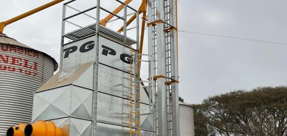 Secadora PG junto a silos