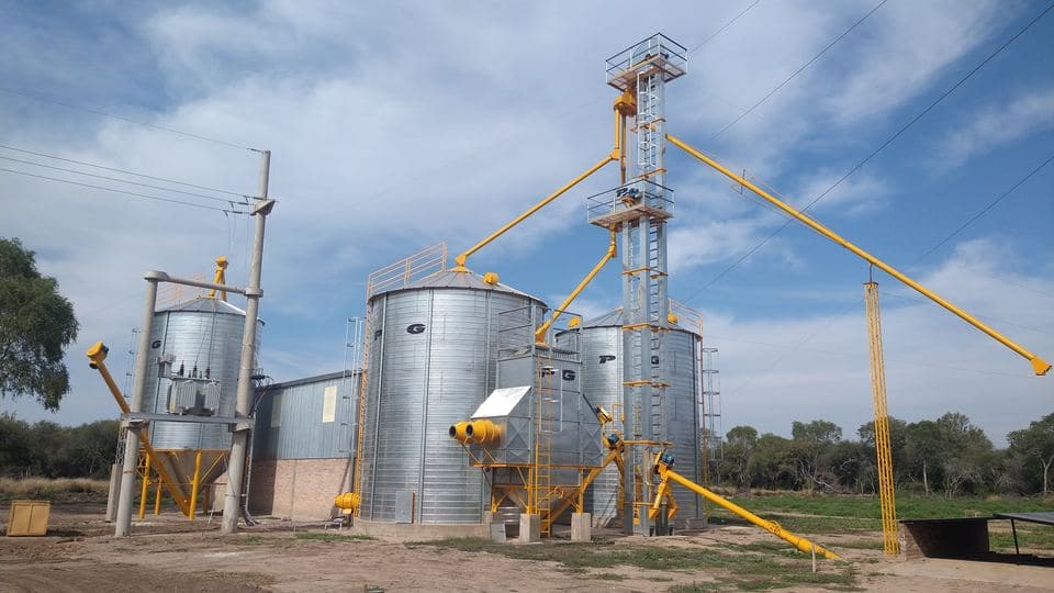 Planta de silos PG con noria y transformador
