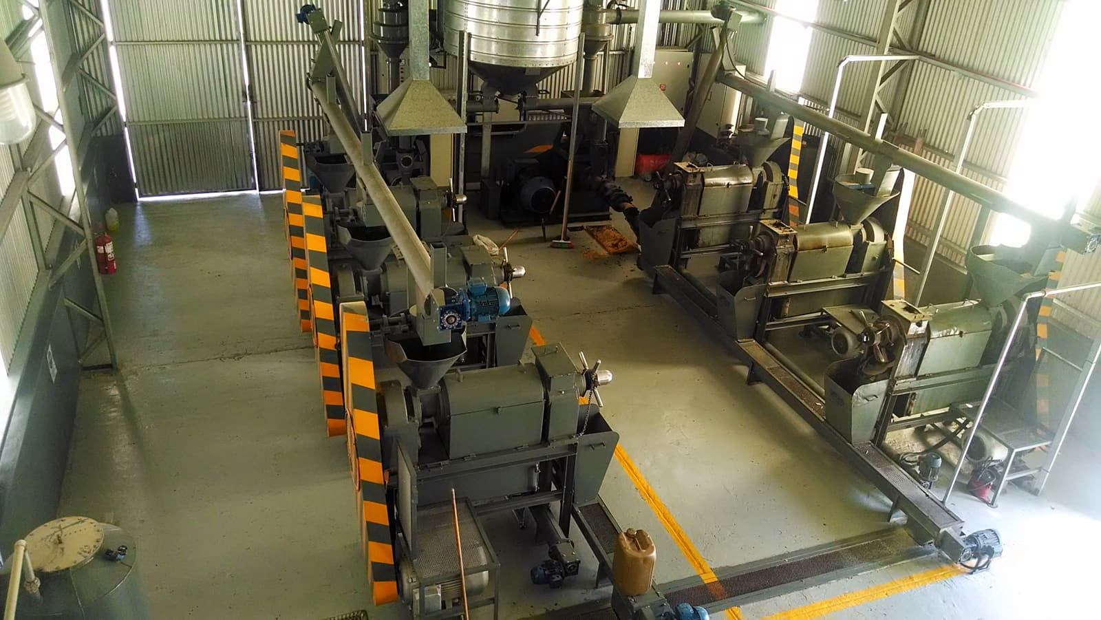 Línea de prensas en planta de extracción PG