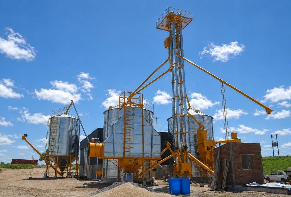 Instalación de silos y noria